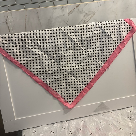 Bundle of Boho Stylish Trending bandanas with various prints. - Picture 15 of 16